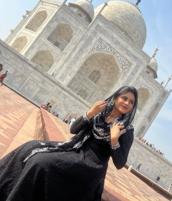 Cook with comali fames Rithika has announced her pregnancy