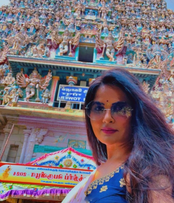 Kamasutra and Mastram actress Aabha Paul visits Madurai Meenakshi Amman Temple Kamasutra and Mastram actress Aabha Paul visits Madurai Meenakshi Amman Temple