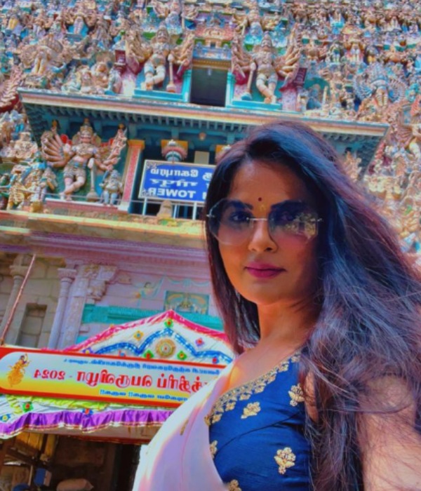 Kamasutra and Mastram actress Aabha Paul visits Madurai Meenakshi Amman Temple Kamasutra and Mastram actress Aabha Paul visits Madurai Meenakshi Amman Temple