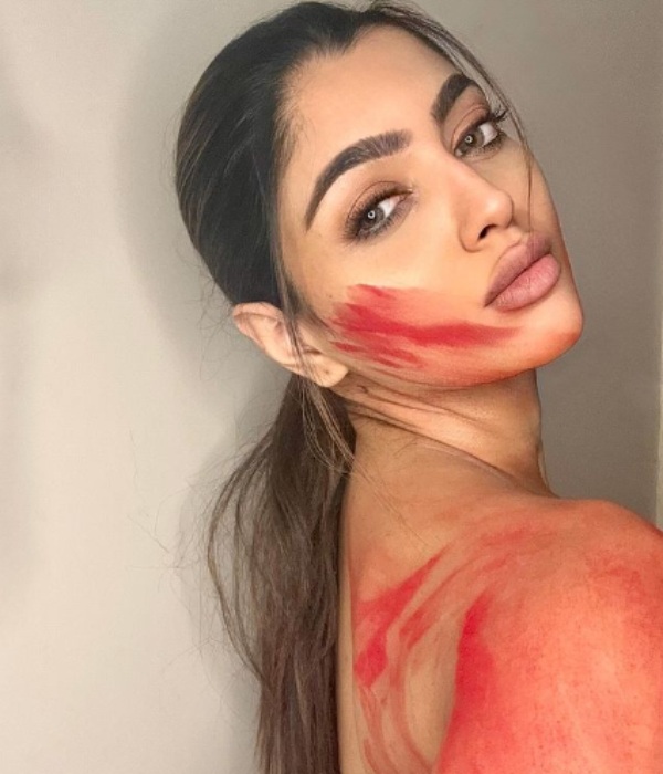 Akanksha Puri celebrates dress less holi gets trolled