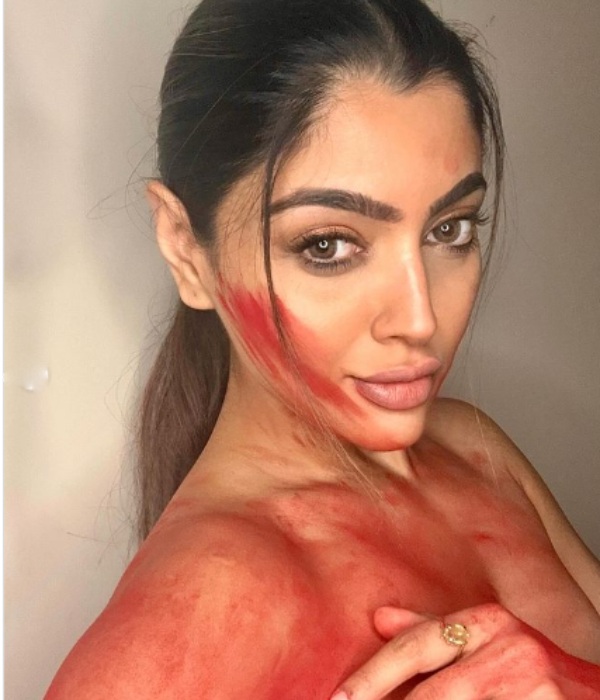 Akanksha Puri celebrates dress less holi gets trolled