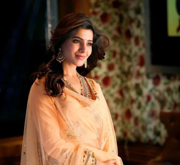 Actress Samantha spotted in Airport with cute look