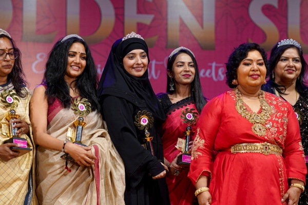 Actress Mumtaz receives award from Tamilisai Soundararajan