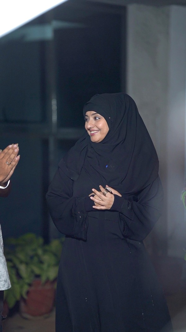 Actress Mumtaz receives award from Tamilisai Soundararajan