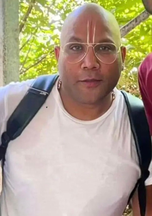 Sandeep Reddy Vanga offers his hair to Tirupati and his bald avatar photos trending with trolls Sandeep Reddy Vanga offers his hair to Tirupati and his bald avatar photos trending with trolls