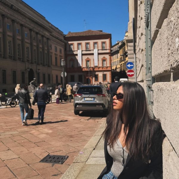 Bollywood star Shahrukh Khan daughter Suhana Khan jolly trip for Italy Bollywood star Shahrukh Khan daughter Suhana Khan jolly trip for Italy