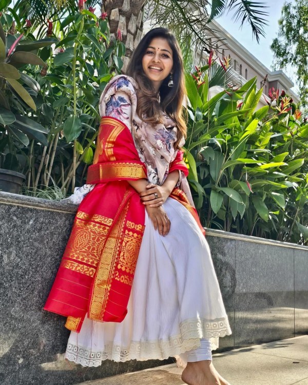 Anjali in With out Make Up Photo goes trending on Social Media