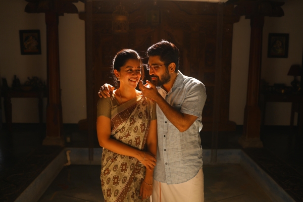 Romeo Review in Tamil  Vijay Antony and Mirnalini Ravi gives a summer entertainer