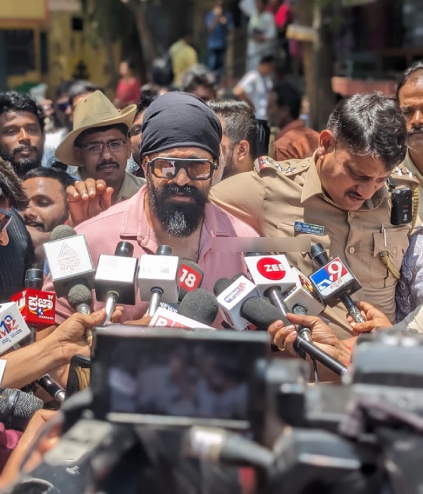 KGF Hero Yash cast vote with his wife and gives a super BaBa pose