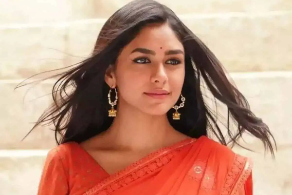 Mrunal Thakur avoided to give back pose to paparazzi