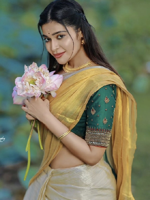 Actress Dharsha gupta pics trending on social media