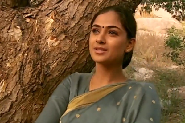 Simran clarify about glamour and vulgar in a throwback interview