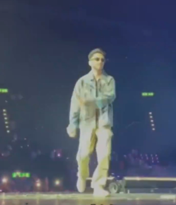 A video of fans throwing things at Anirudh while he was singing on stage has gone viral