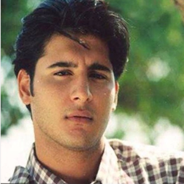 Kadhal Desam Actor Abbas family photo Trending on social media Kadhal Desam Actor Abbas family photo Trending on social media