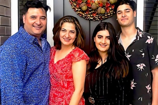 Kadhal Desam Actor Abbas family photo Trending on social media Kadhal Desam Actor Abbas family photo Trending on social media