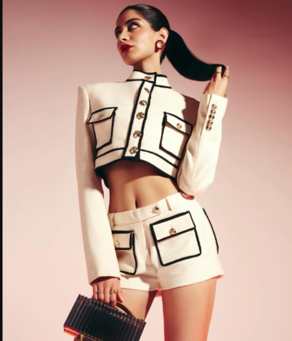 Sridevi s daughter Khushi Kapoor over glamour pics trending on social media Sridevi s daughter Khushi Kapoor over glamour pics trending on social media