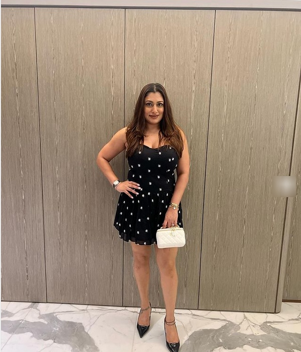 Unnai thedi movie heroine malavika vera level workout video trending on social media