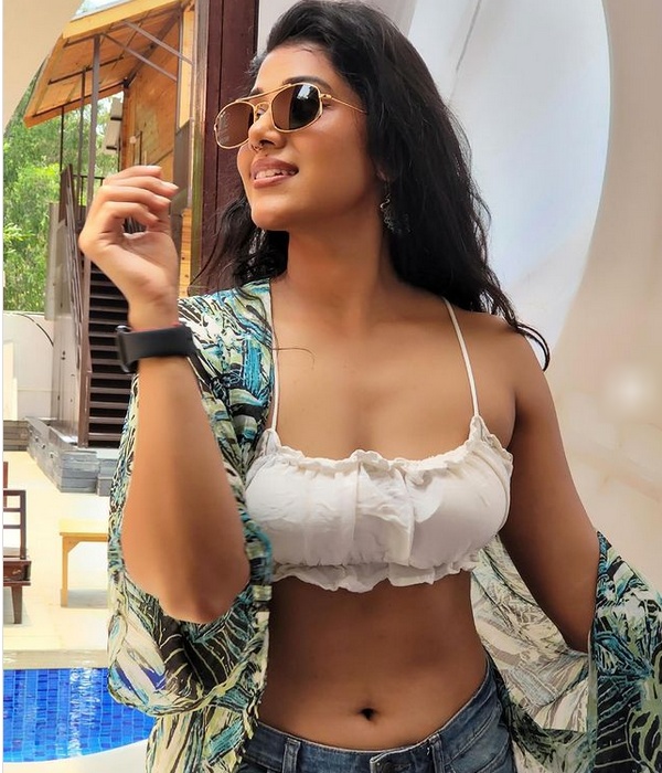 Actress shilpa manjunath Glamorous pics trending on social media