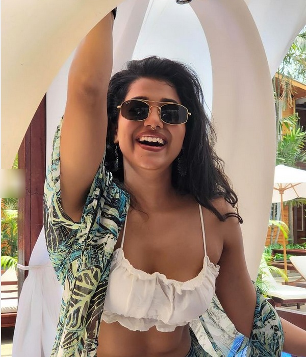 Actress shilpa manjunath Glamorous pics trending on social media