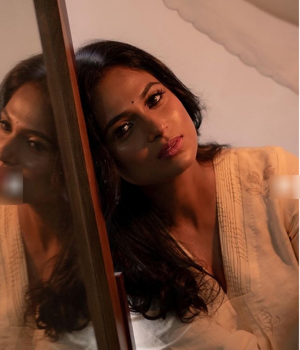 Actress Ramya Pandian beautifull photoshoot trending on social media