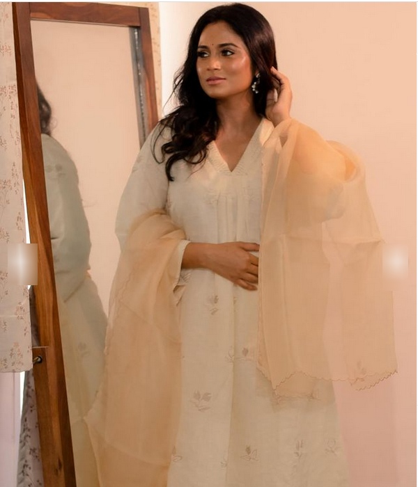 Actress Ramya Pandian beautifull photoshoot trending on social media