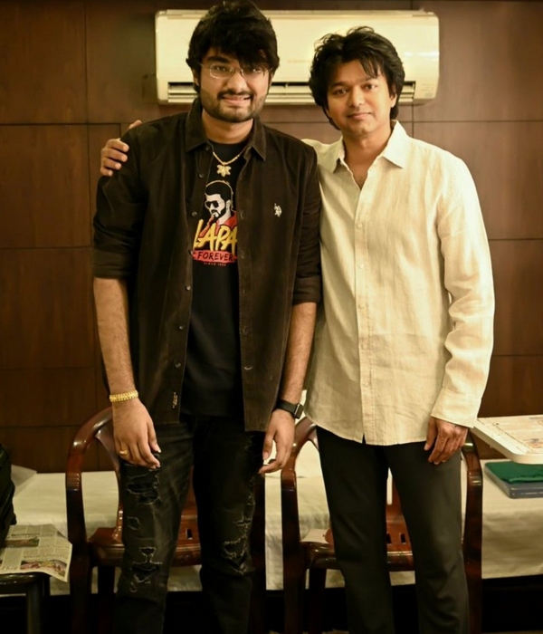 Kamala theatre owner Vishnu kamal meets Actor Vijay in GOAT movie shooting spot Kamala theatre owner Vishnu kamal meets Actor Vijay in GOAT movie shooting spot