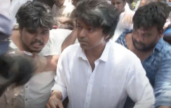 Vijay injured in his hand reveals after he cast his vote upsets fans