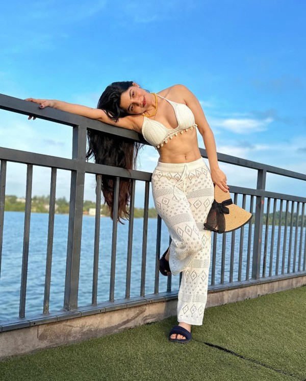 Actress Divya Bharathi recent photos taken in Sri langa Actress Divya Bharathi recent photos taken in Sri langa