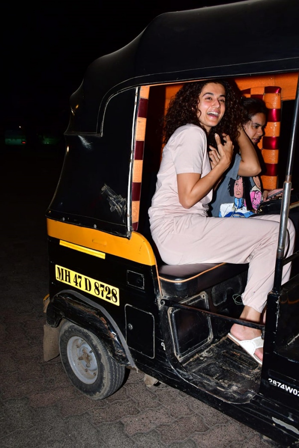 Taapsee Pannu gets tensed after paps follow during her auto ride