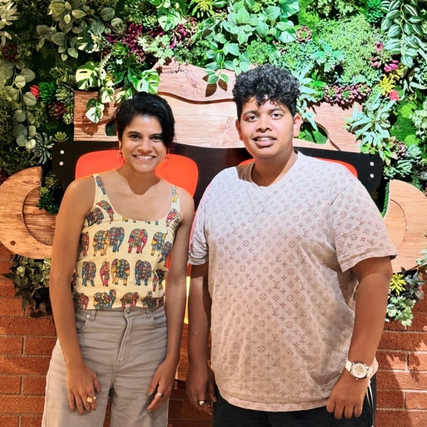 Cook with Comali contestant Youtuber Irfan took photos with Aishwarya Rajesh Sivaangi and Maya