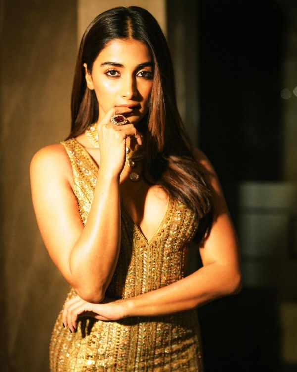 Actress pooja hegde Stunning Photoshoot trending on social media
