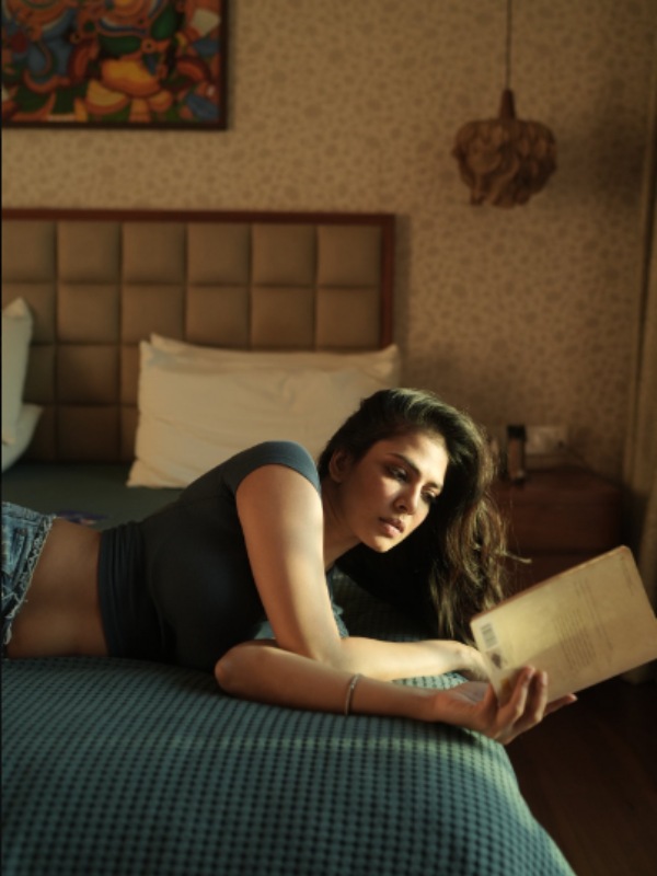 Fans poured double meaning comments for Malavika Mohanan latest book reading pics