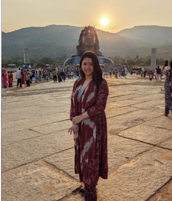 Sillunu Oru Kadhal fame Shriya Sharma visits Isha Yoga center and shared photos