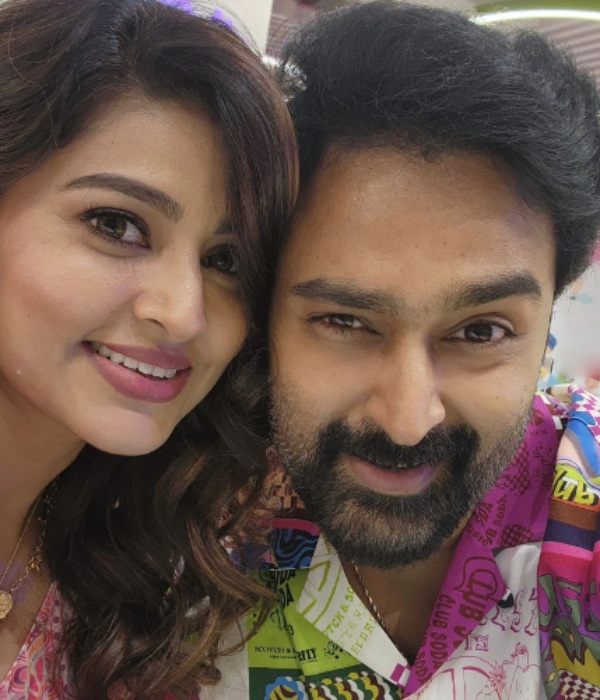 GOAT Actress Sneha and Prasanna s London trip photos goes trending