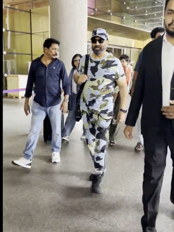 Actor Kamal haasan arrived Mumbai for Indian 2 movie promotions Actor Kamal haasan arrived Mumbai for Indian 2 movie promotions