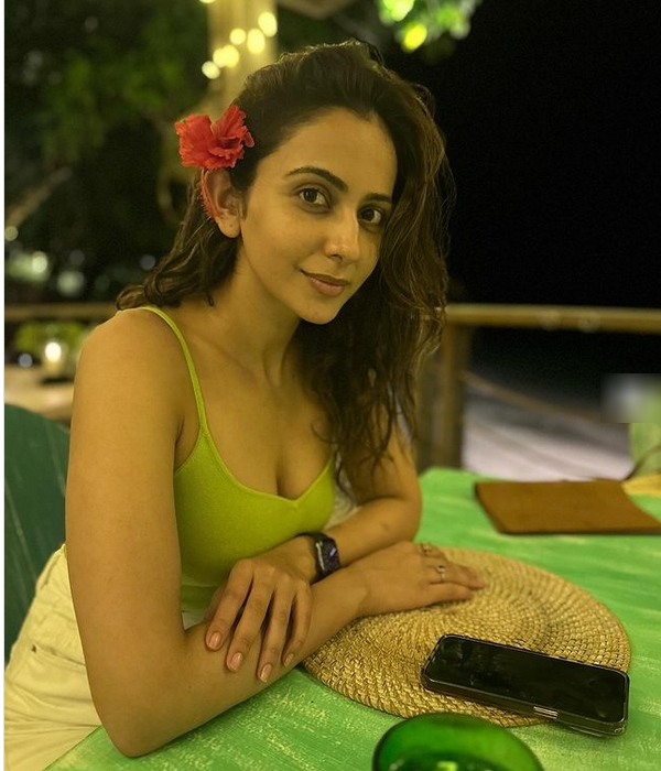 Actress rakul preet singh glamorous photos trending on social media
