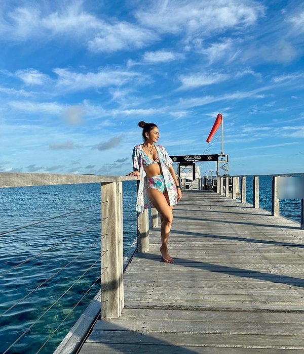 Actress rakul preet singh glamorous photos trending on social media