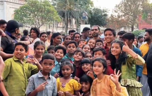 Actor Simbu met his fans in Delhi shooting of Kamal haasan s Thug life movie