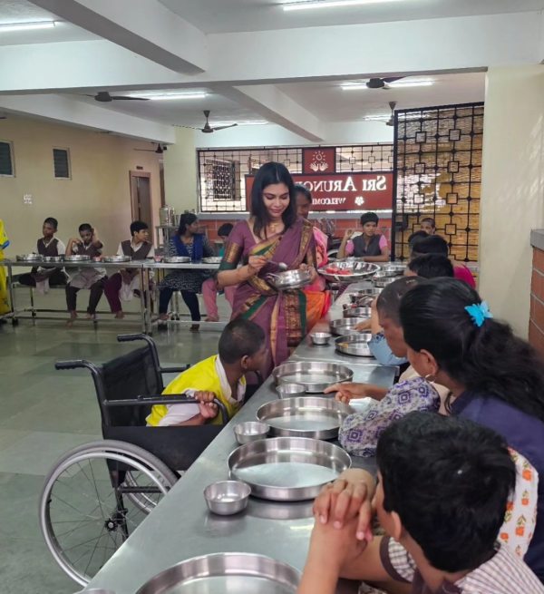 Actress Dharsha gupta birthday photos