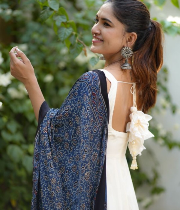 Vani bhojan instagram photos