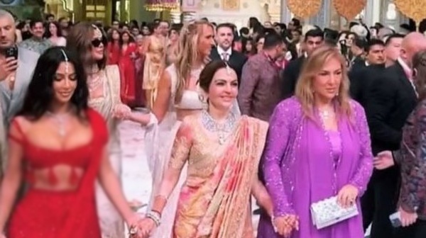 Kim Kardashian facing wardrobe malfunction at Anant Ambani Wedding shocks fans Kim Kardashian facing wardrobe malfunction at Anant Ambani Wedding shocks fans