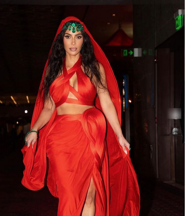 Kim Kardashian Anant Ambani selfie