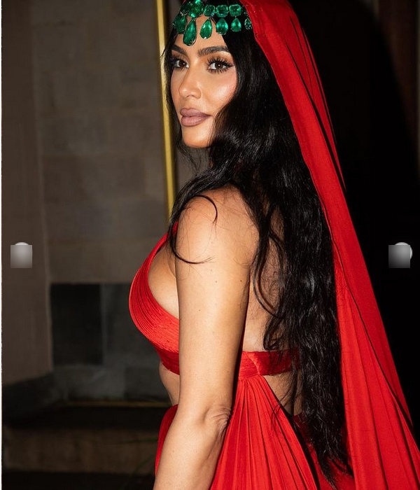 Kim Kardashian Anant Ambani selfie