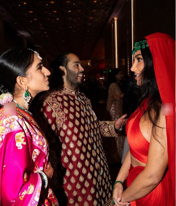 Kim Kardashian Anant Ambani selfie