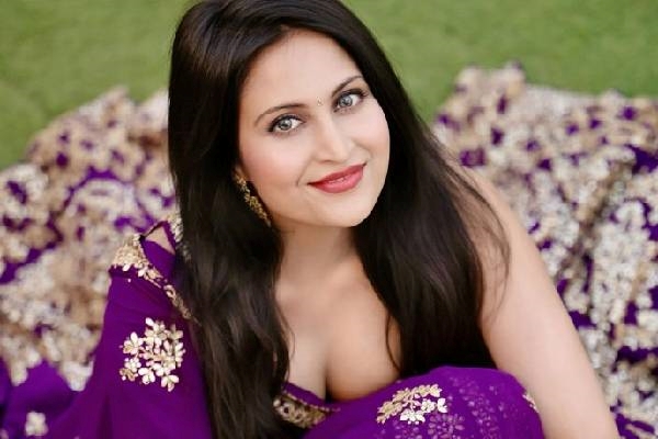 kadambari jethwani telugu film industry ysrcp kadambari jethwani telugu film industry ysrcp