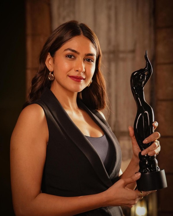 Mrunal Thakur Mrunal Thakur Birthday Mrunal Thakur Net Worth