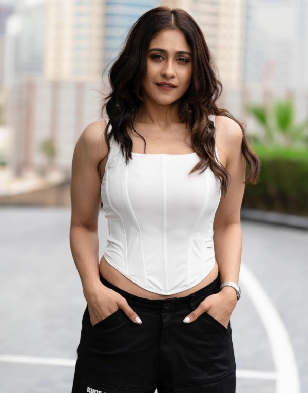 regina cassandra vidamuyarchi heroine