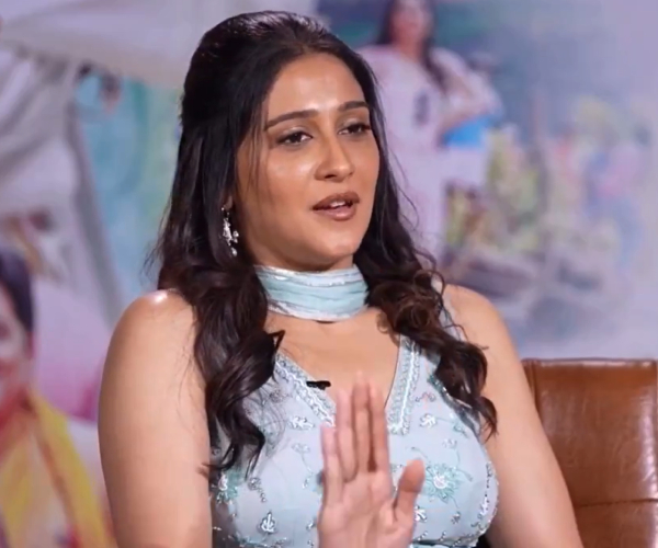 regina cassandra vidamuyarchi heroine