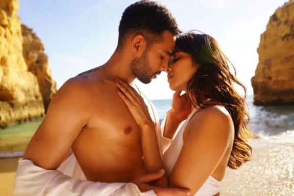 malavika mohanan siddhant chaturvedi yudhra