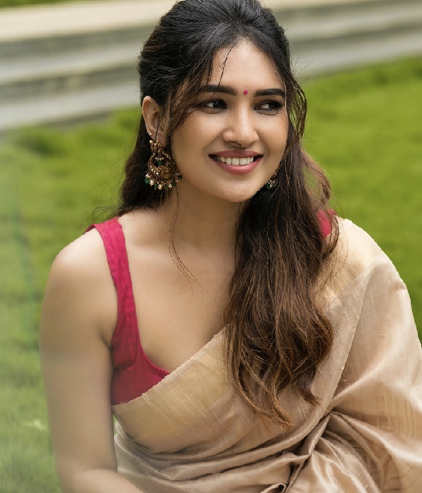 vani bhojan instagram photos